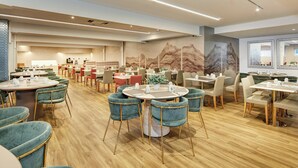 Daily buffet breakfast for a fee - Sercotel HMO Martina (Granada)