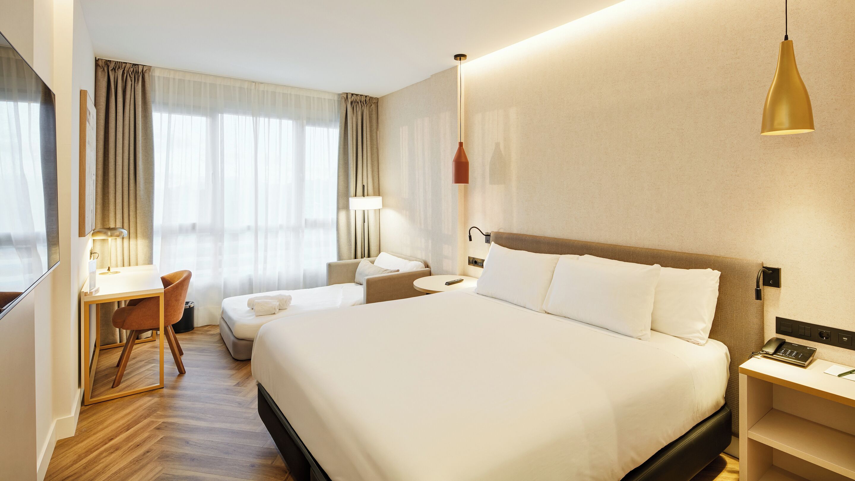 Tremannsrom – superior (View) | Minibar, safe på rommet, skrivebord og wi-fi (inkludert)