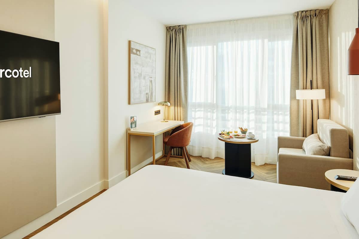 Minibar, in-room safe, desk, free WiFi