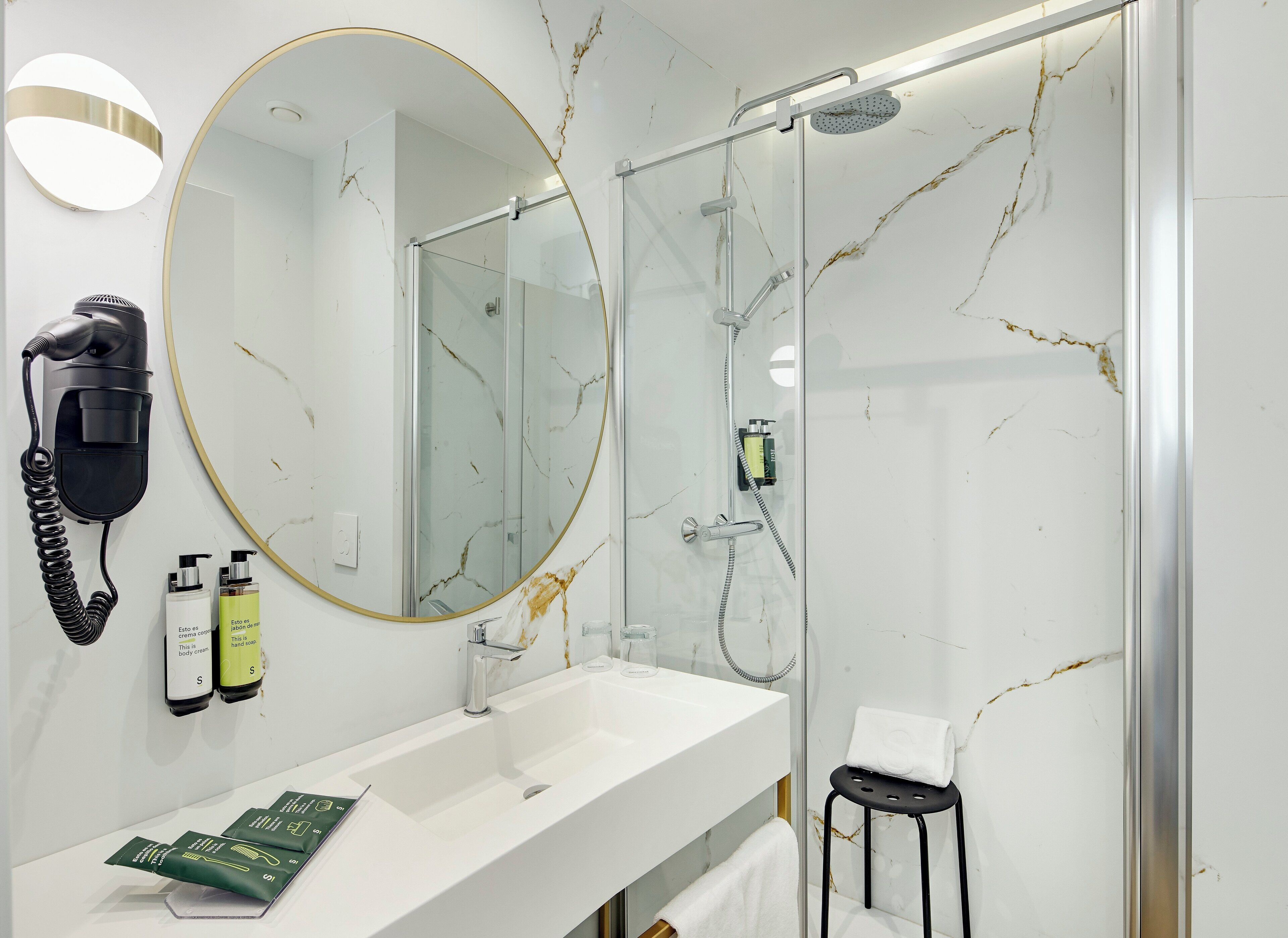 Minibar, in-room safe, desk, free WiFi