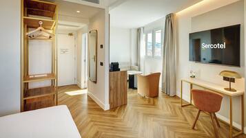 Minibar, in-room safe, desk, free WiFi