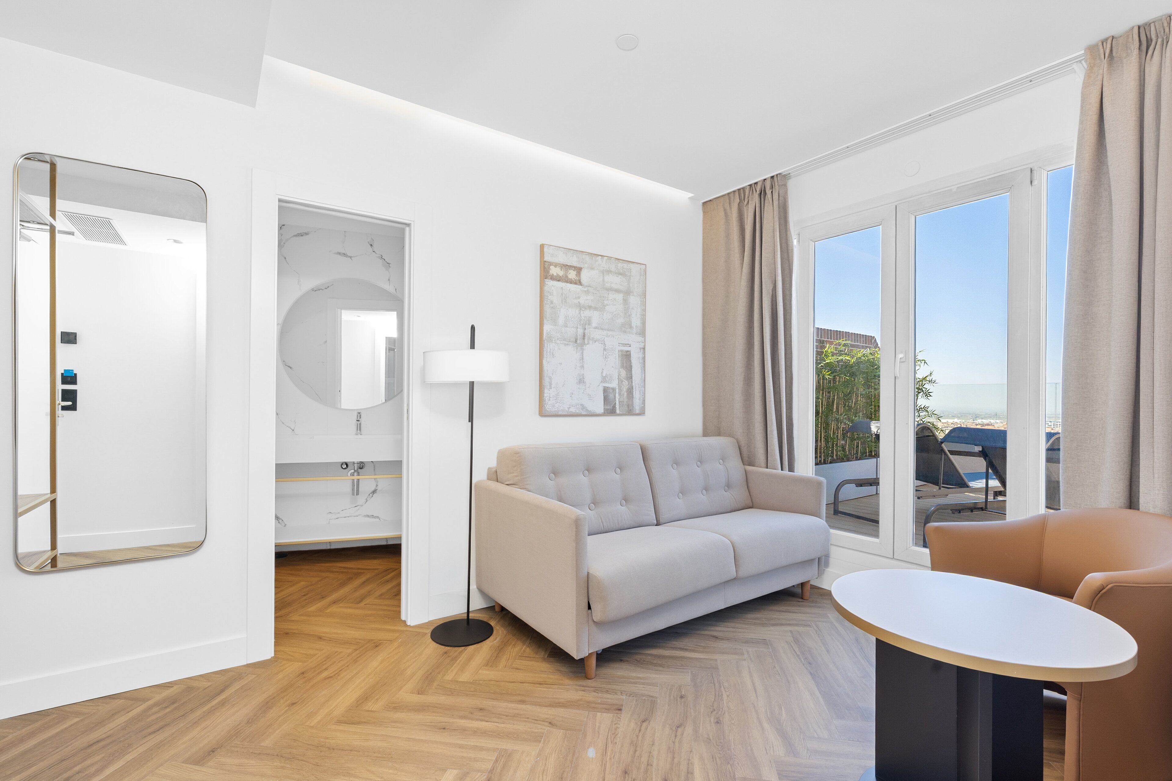 Minibar, caixa forta a l'habitació, escriptori i wifi gratuïta 