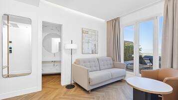 Minibar, caixa forta a l'habitació, escriptori i wifi gratuïta