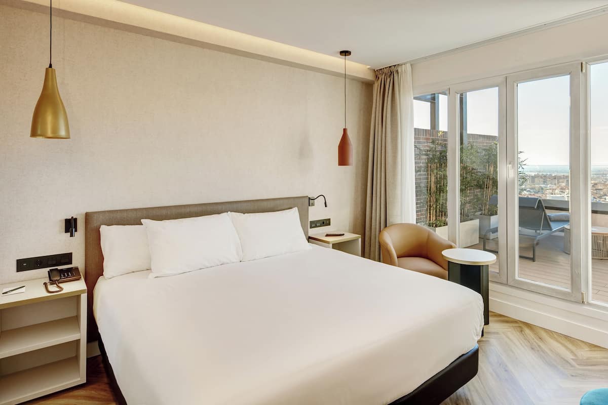 미니바, 객실 내 금고, 책상, 무료 WiFi