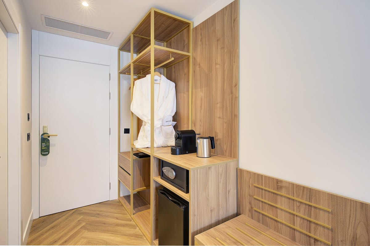 Minibar, in-room safe, desk, free WiFi