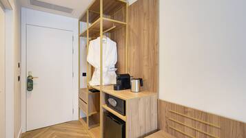 Minibar, caixa forta a l'habitació, escriptori i wifi gratuïta