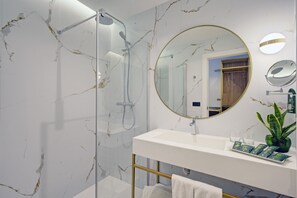 Classic-Zimmer | Badezimmer | Haartrockner, Bidet, Handtücher