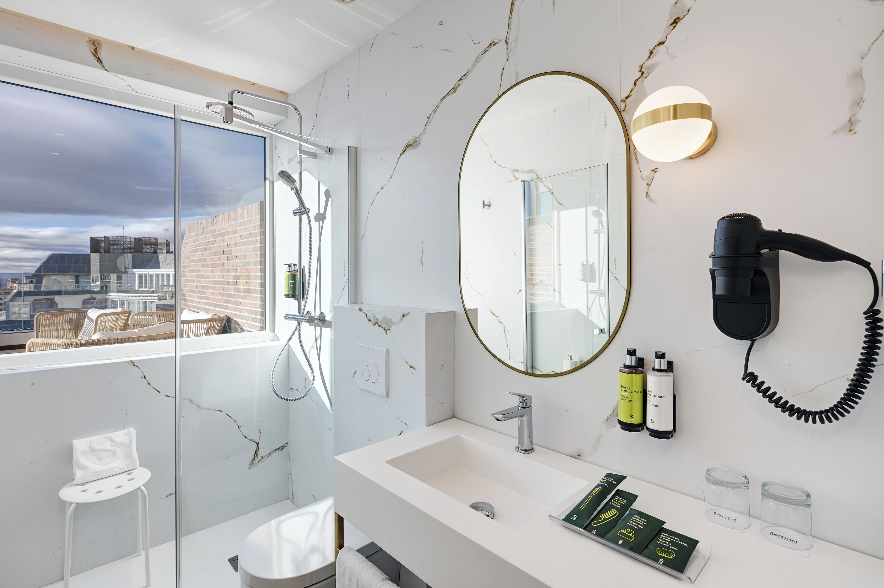 Habitación superior, terraza | Baño