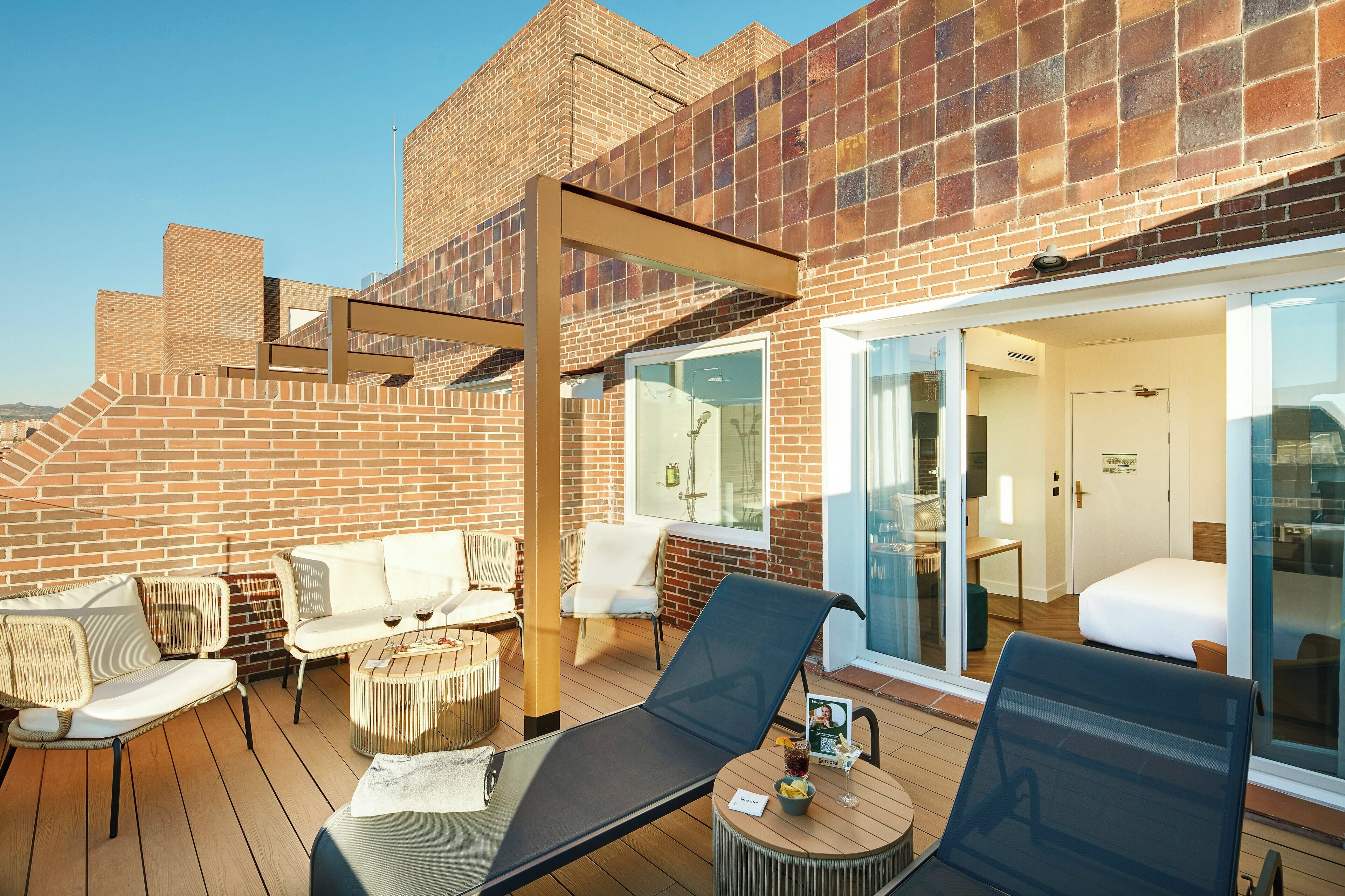 Minibar, in-room safe, desk, free WiFi