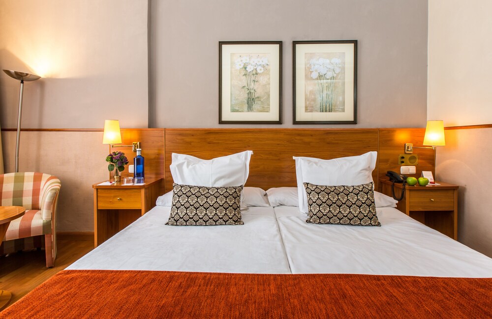 Leonardo Hotel Granada - 1