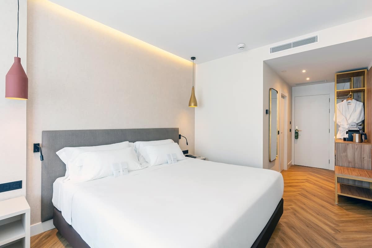 Minibar, in-room safe, desk, free WiFi