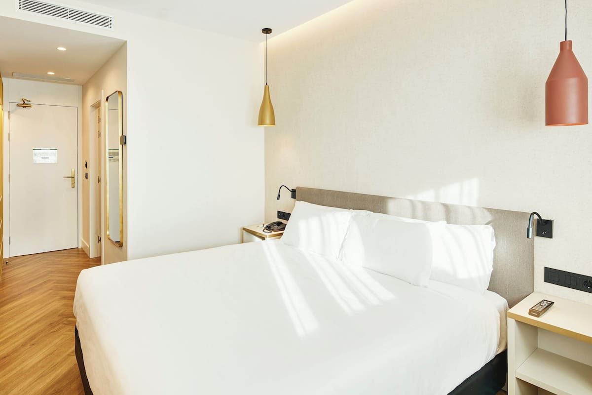 미니바, 객실 내 금고, 책상, 무료 WiFi