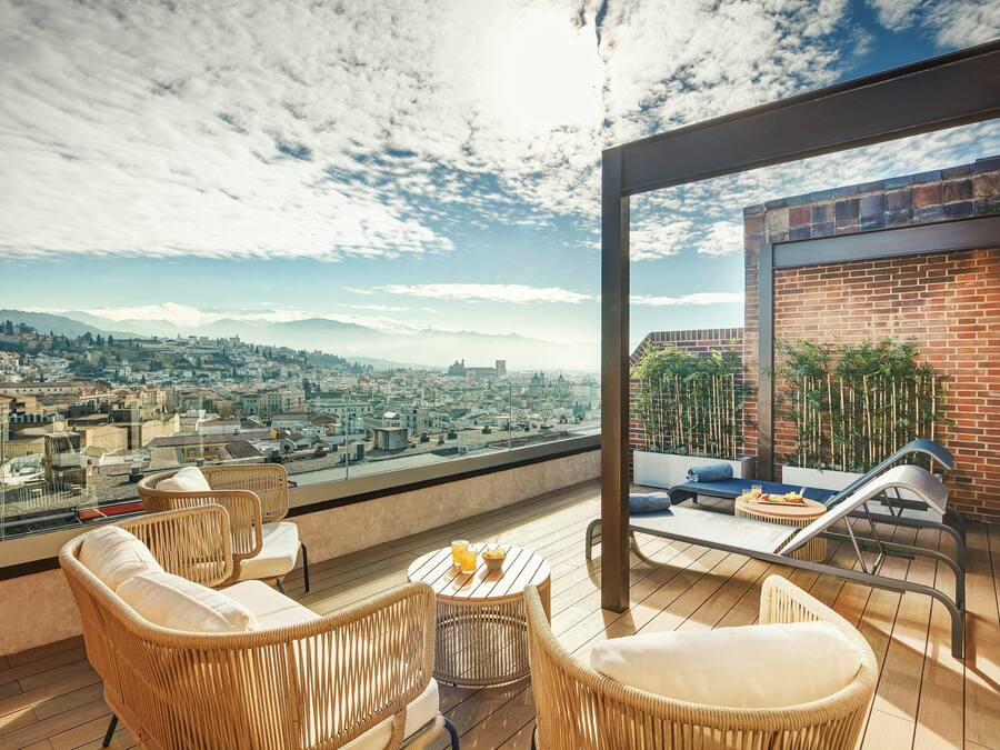 Minibar, safe på rommet, skrivebord og wi-fi (inkludert)