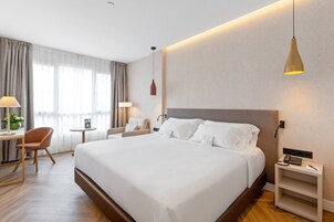 Minibar, caja fuerte, escritorio y wifi gratis