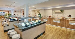 Daily buffet breakfast (EUR 15 per person) - Sercotel HMO Martina (Granada)