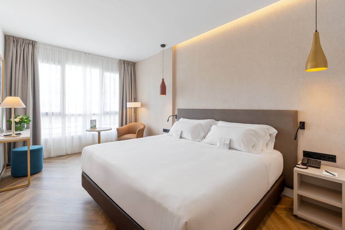 Minibar, in-room safe, desk, free WiFi