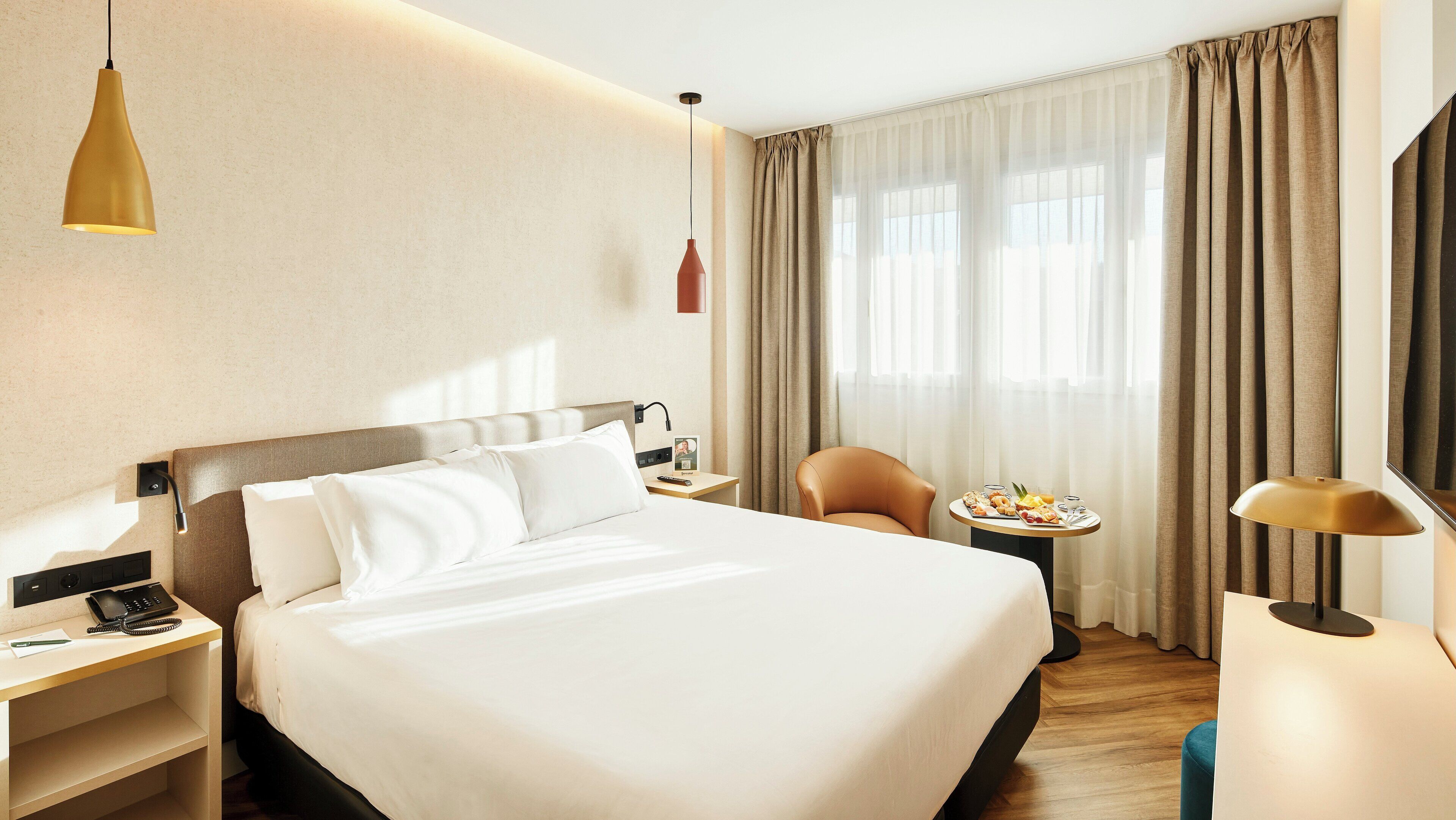 Minibar, in-room safe, desk, free WiFi