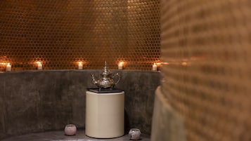 Sauna, tina de hidromasaje, baño de vapor y tratamientos corporales