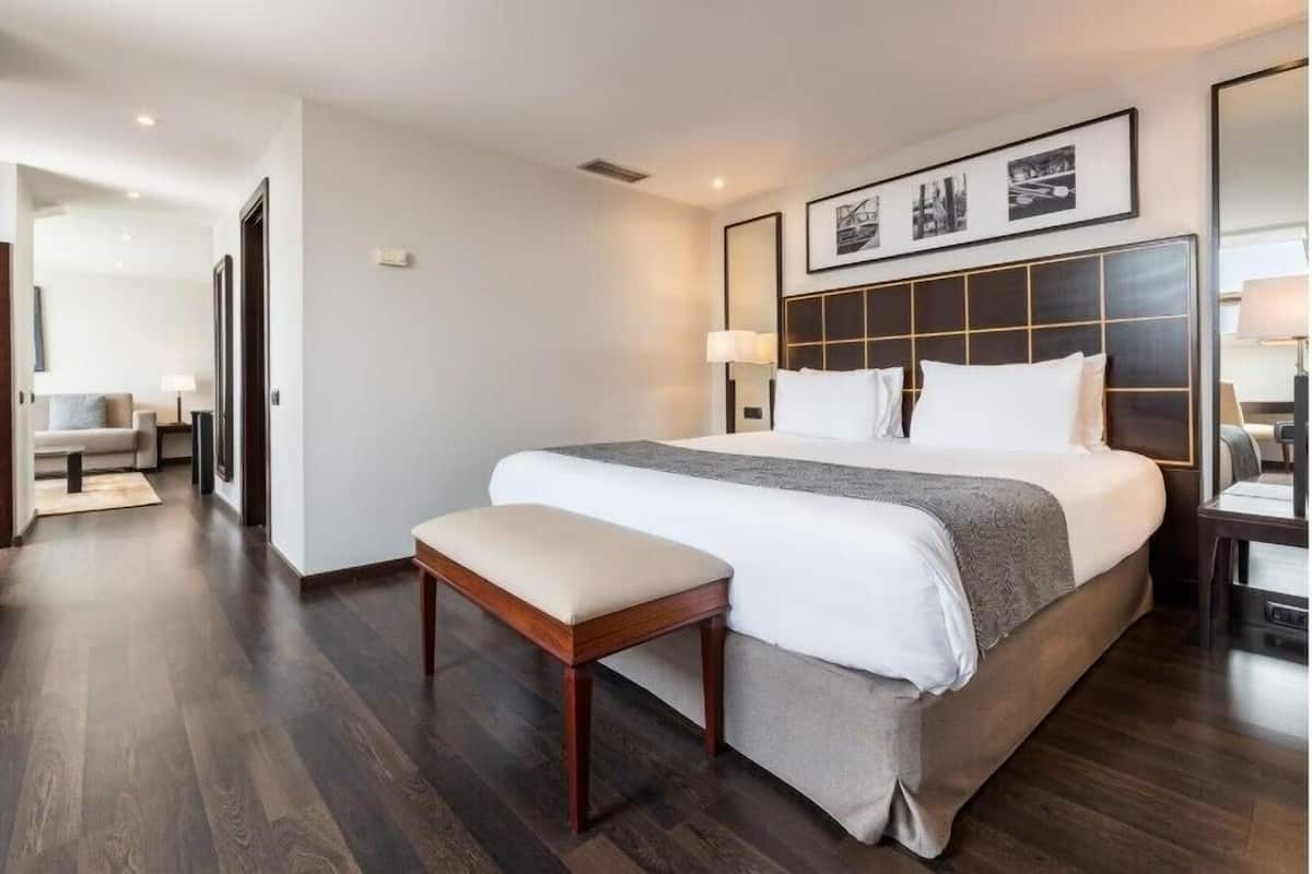 1 chambre, minibar, coffres-forts dans les chambres, bureau