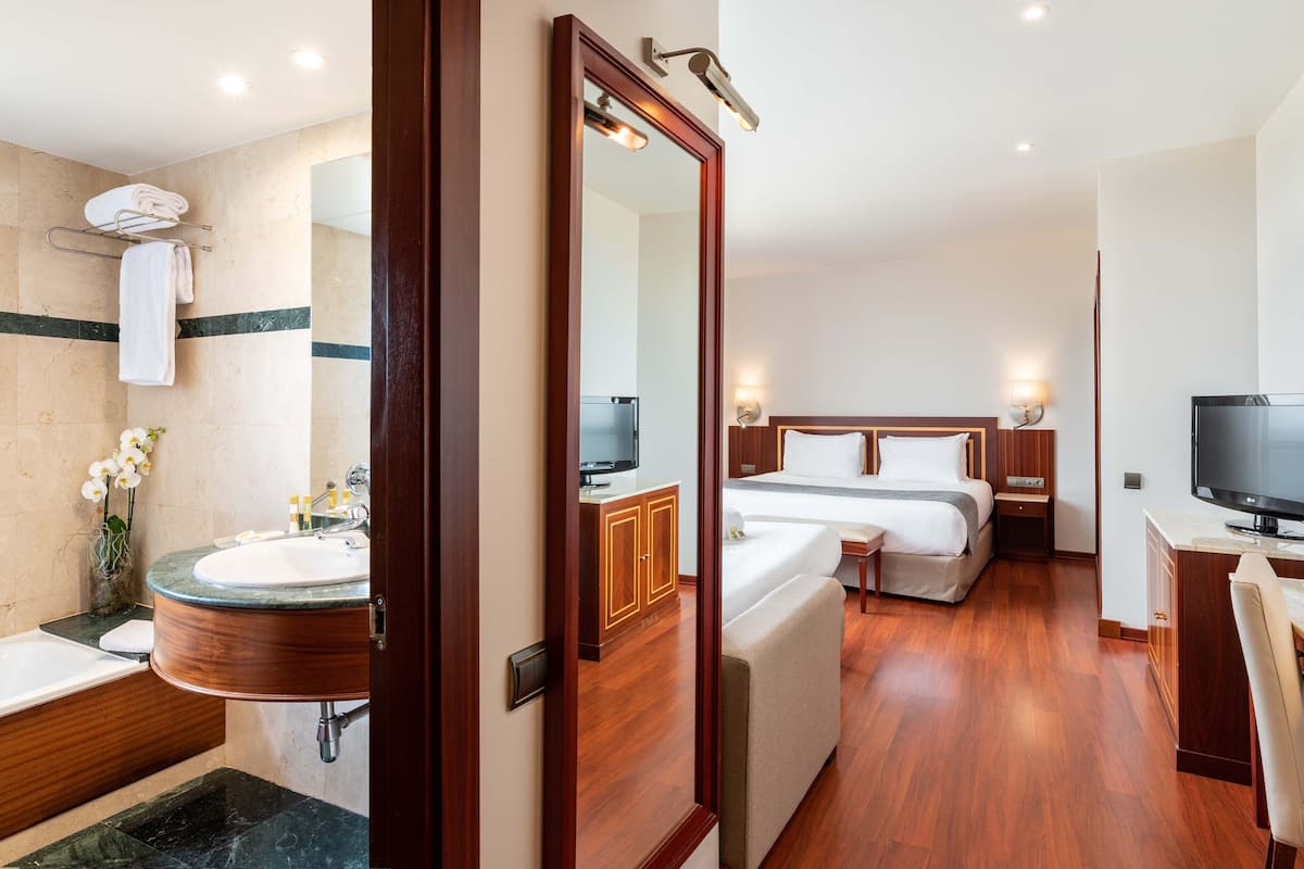 1 bedroom, minibar, in-room safe, desk