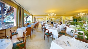 2 restaurants, breakfast, dinner served; Fusion cuisine