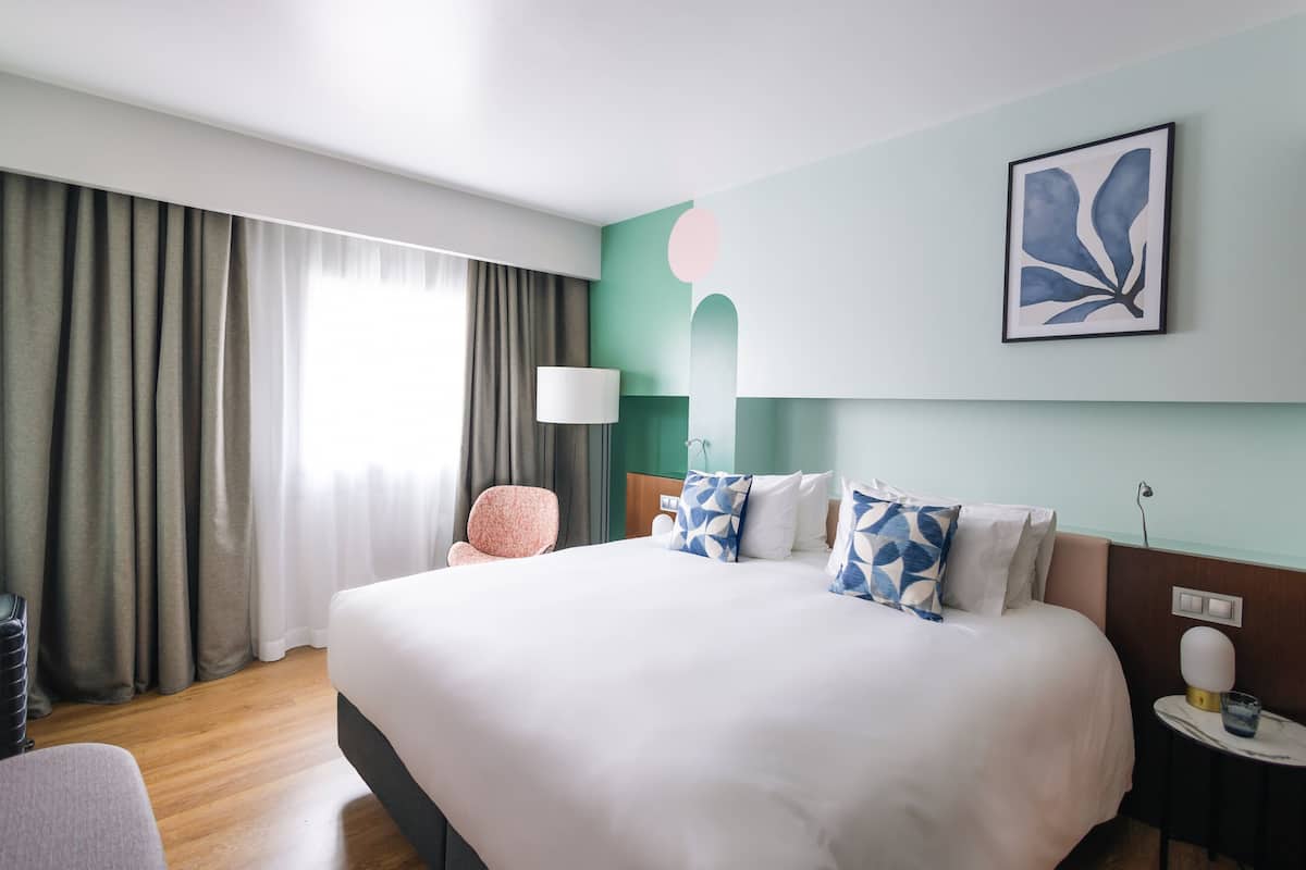 Suite, 1 King Bed with Sofa bed