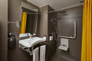 Premium bedding, in-room safe, desk, laptop workspace - voco Madrid Retiro by IHG (Madrid)