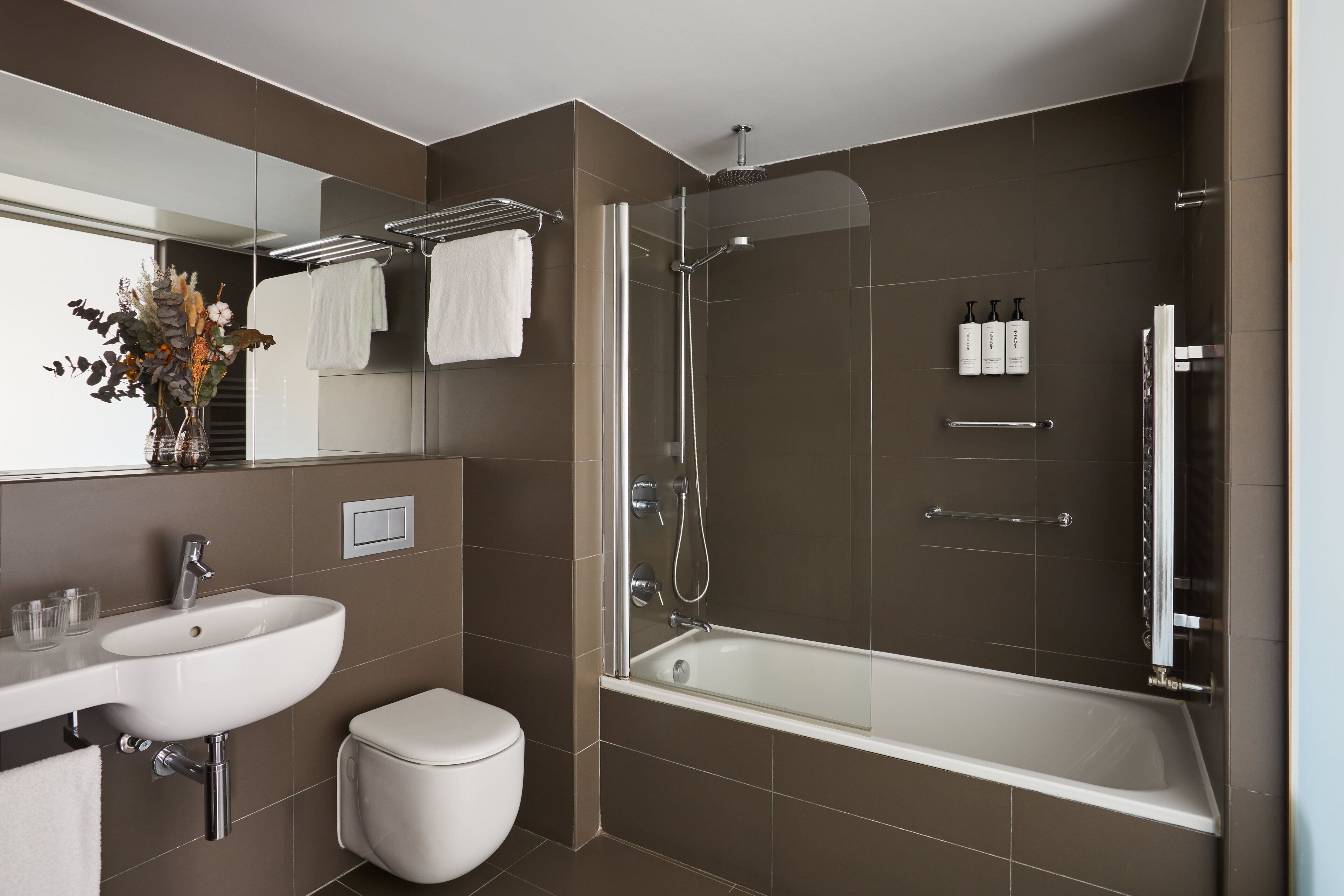 suite, 1 king bed with sofa bed | bathroom | free toiletries, hair dryer, towels