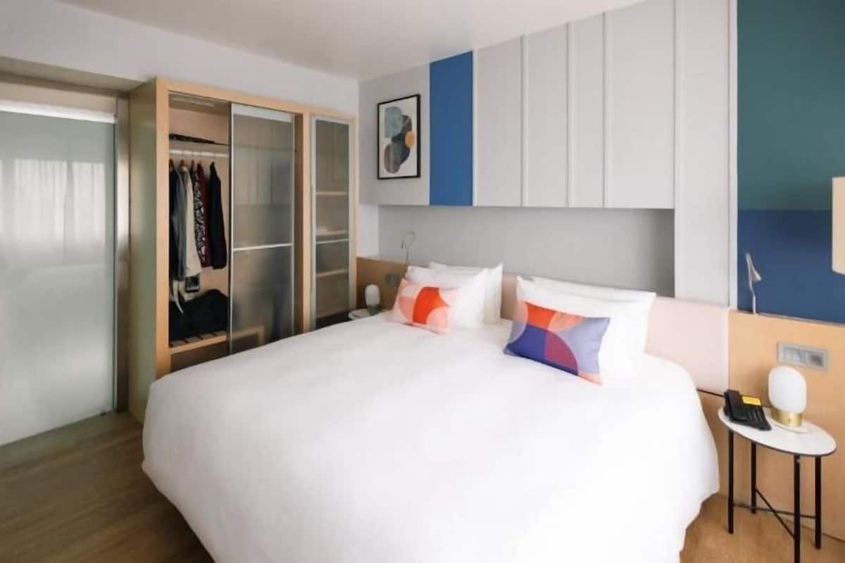 1 bedroom, premium bedding, in-room safe, desk