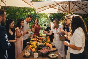 2 restaurants, breakfast served