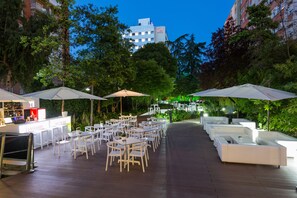 Bar (on property) - voco Madrid Retiro by IHG (Madrid)