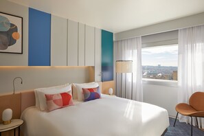 Suite (Madrid) | 1 bedroom, premium bedding, in-room safe, desk