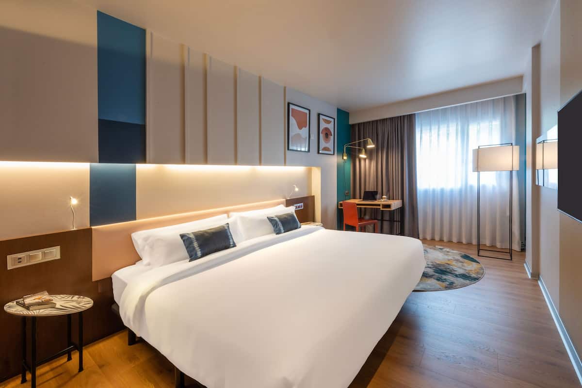 Premium Room, 1 King Bed