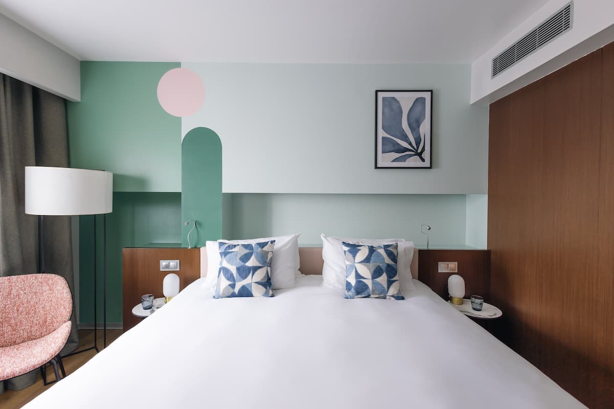 1 bedroom, premium bedding, in-room safe, desk