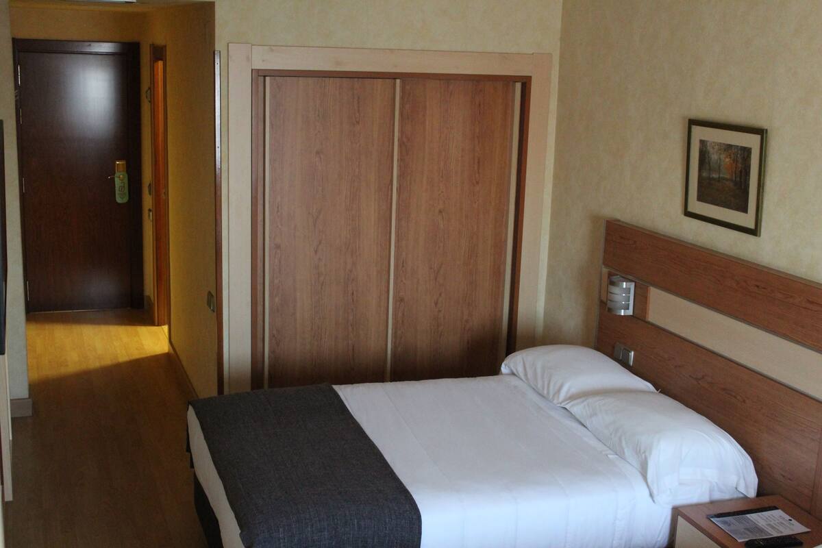 Kamar Single | Minibar, brankas, tempat tidur bayi gratis, dan Wi-Fi gratis