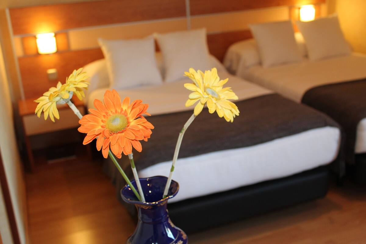 Minibar, brankas, tempat tidur bayi gratis, dan Wi-Fi gratis