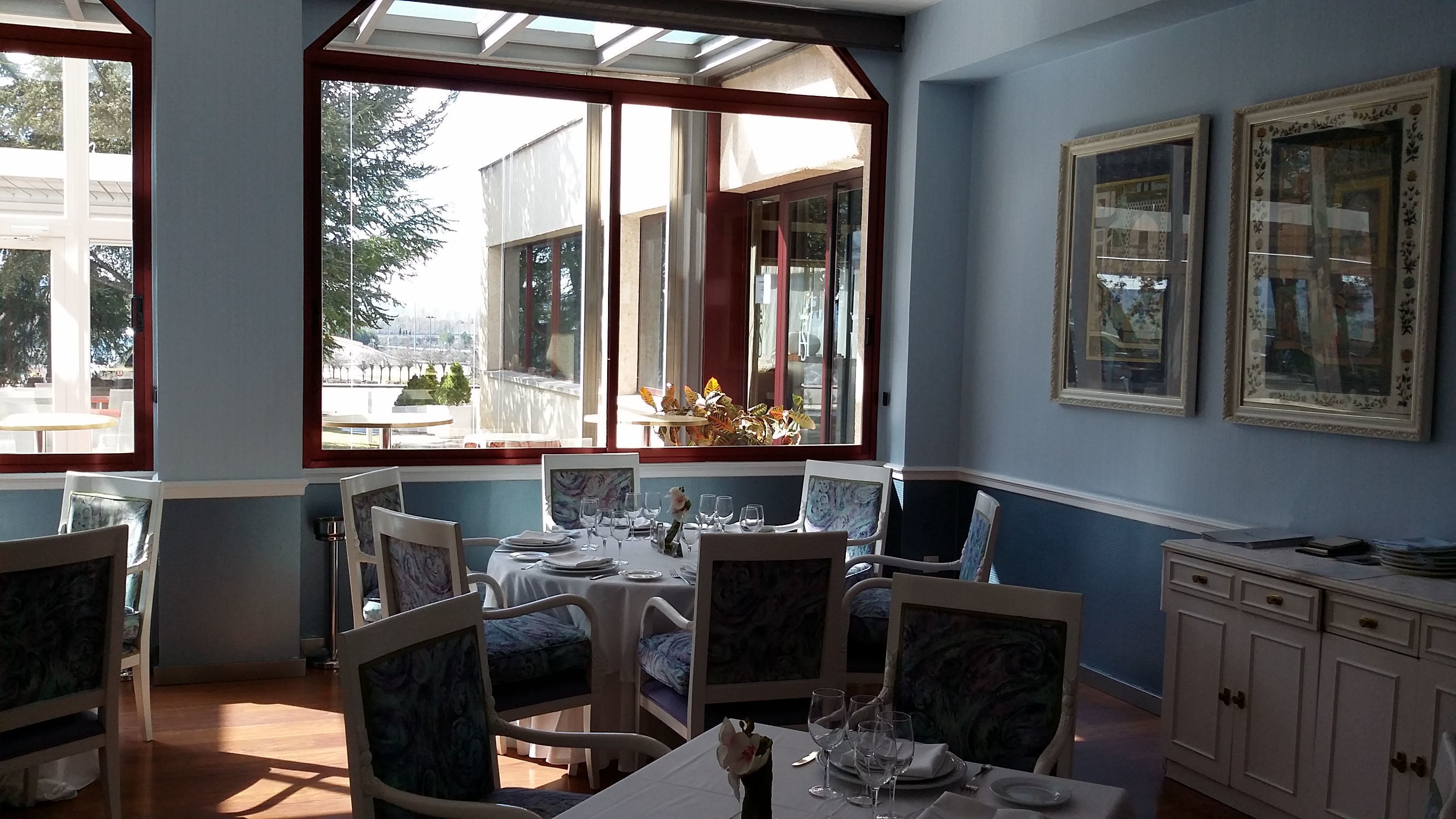 breakfast, lunch, dinner served; local cuisine