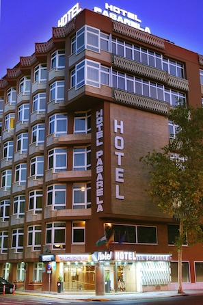 Fassade der Unterkunft – Abend/Nacht