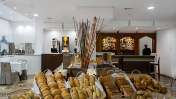 Ontbijt (EUR 10.00 per persoon)