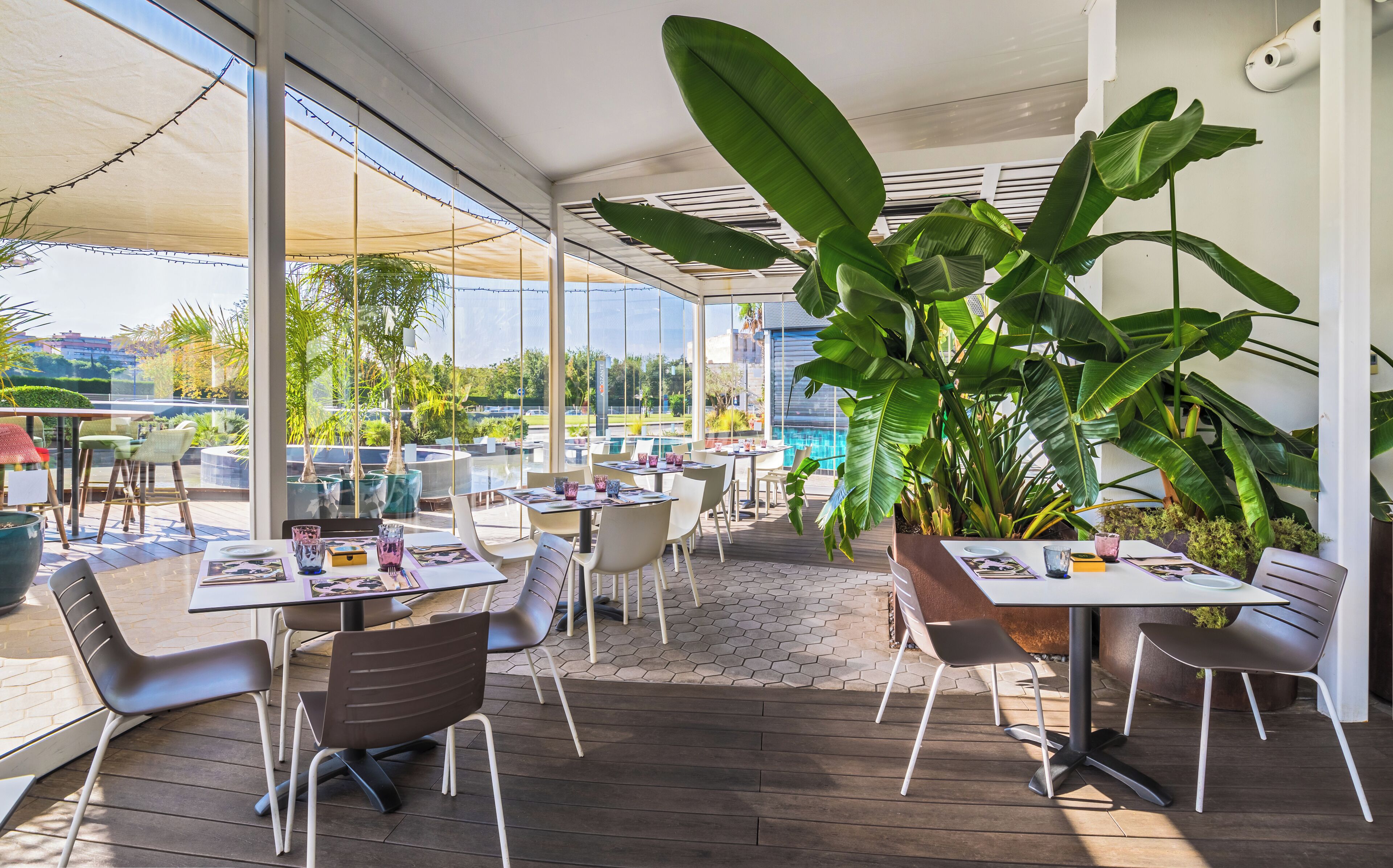 3 restaurantes; se sirven desayunos, almuerzos y cenas