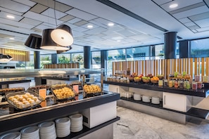 3 restaurants, breakfast, lunch, dinner served; Spanish cuisine