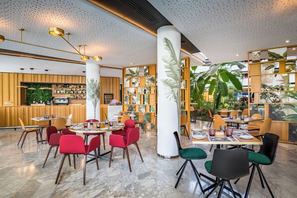 مطعم