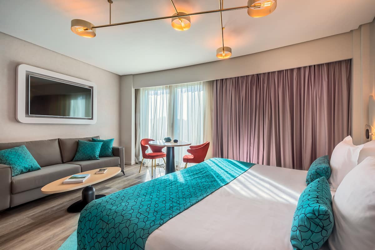 Premium bedding, down comforters, minibar, in-room safe