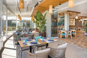 3 restaurants, breakfast, lunch, dinner served; Spanish cuisine