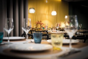 Breakfast, lunch and dinner served - Hotel Sercotel Tres Luces (Vigo)