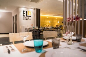 Breakfast, lunch and dinner served - Hotel Sercotel Tres Luces (Vigo)