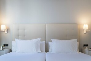 Double Room, 2 Twin Beds | Desk, soundproofing, free WiFi, bed sheets - Hotel Sercotel Tres Luces (Vigo)
