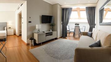 Escriptori, habitacions insonoritzades, wifi gratuïta i roba de llit