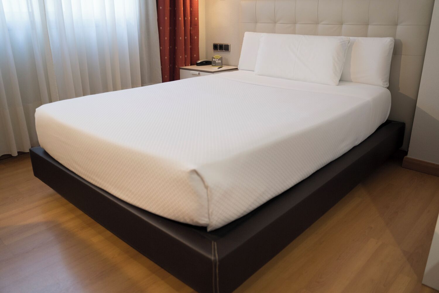 desk, soundproofing, free wifi, bed sheets