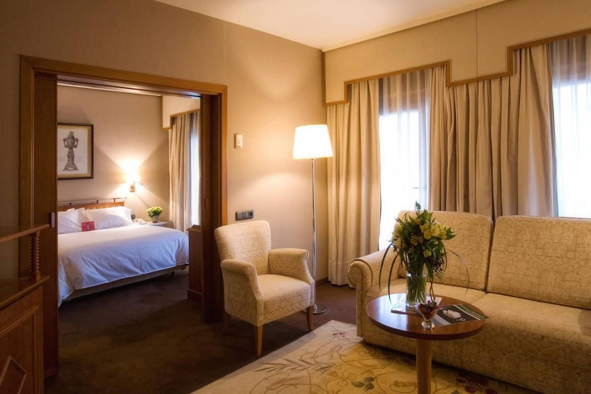 suite | 1 bedroom, minibar, in-room safe, desk